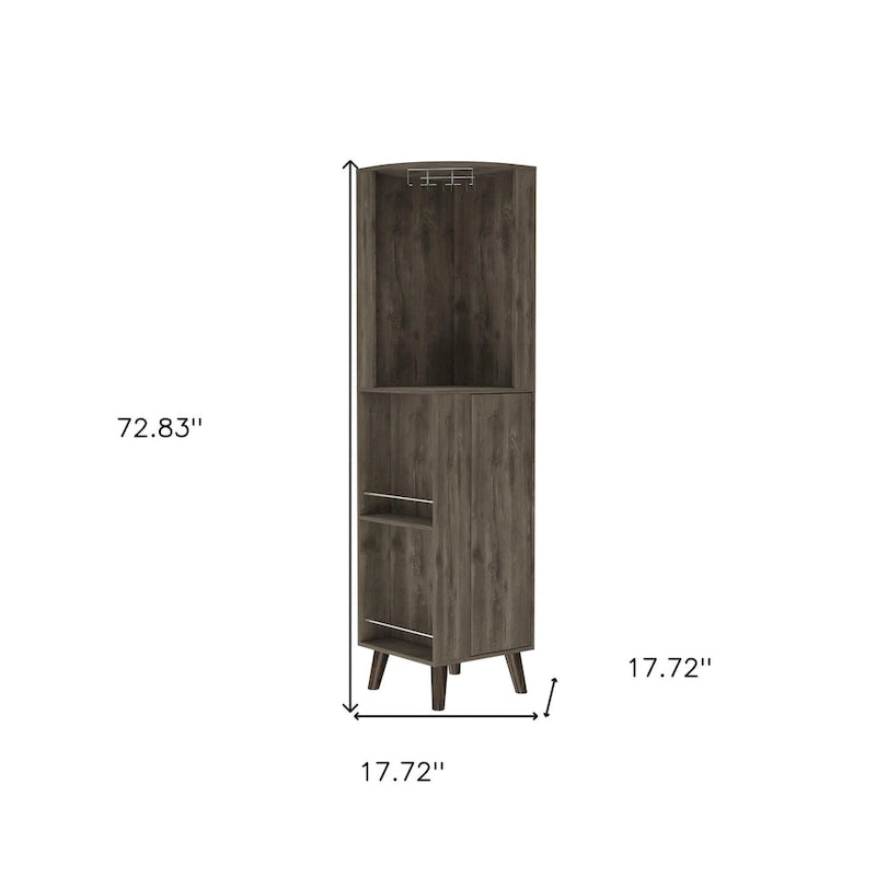 Armario bar esquinero de madera marrón oscuro con un cajón