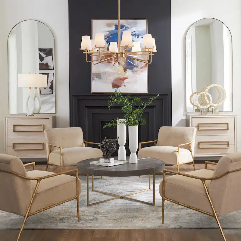 Cómoda auxiliar de madera con cuatro cajones en beige y dorado