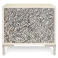 Armario con puerta de mosaico de hueso en marfil y gris