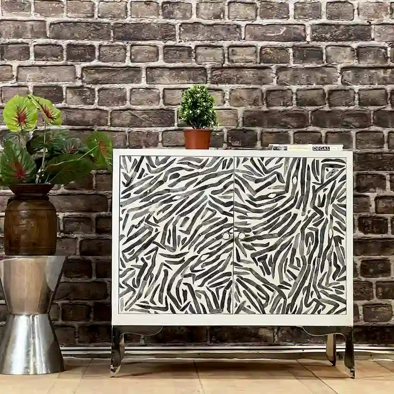 Armario con puerta de mosaico de hueso en marfil y gris